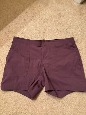 Eddie Bauer active shorts, M